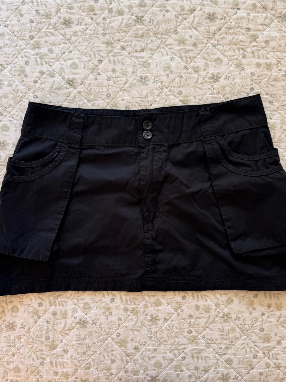 Forever 21 black cargo mini skirt